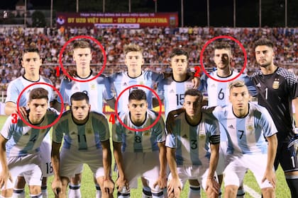 La "fábrica" del Bocha Batista, en tiempos juveniles de Foyth (1), Marcos Senesi (2), Montiel (3) y Exequiel Palacios (4)