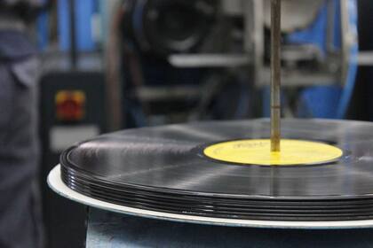 La fábrica renovada de vinilos abrió en 2017, en el barrio Mataderos.