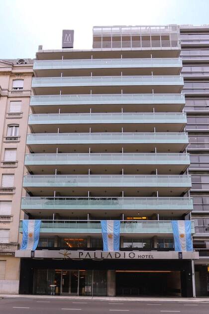 La fachada actual del hotel Palladio, donde permanecen intactos los salones de Rodríguez Peña