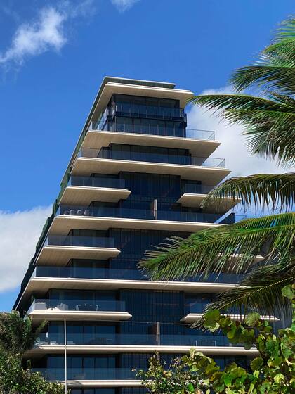La fachada de Arte Surfside. El edificio cuenta con 16 residencias frente al mar