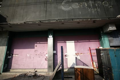 La fachada de Cromañón, a metro de la estación de Once