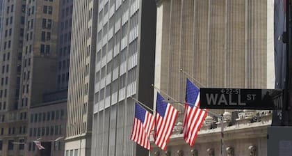 La fachada de la Bolsa de Nueva York en Wall Street (Archivo)