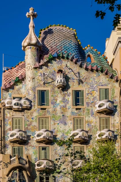 La fachada de la Casa Batlló, que embellece el Paseo de Gracia.