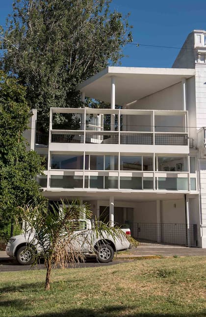 La fachada de la Casa Curuchet en La Plata.