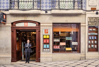 La fachada de la librería Bertrand, en Lisboa.