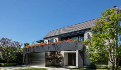 La fachada de la mansión de Richard Landry (Foto: Dirt.com)