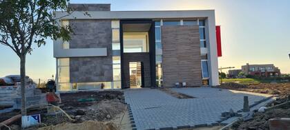 La fachada de la nueva vivienda en la que vivirá Guido Süller, de estilo Steel Framing. (Foto: Gentileza Guido Süller)