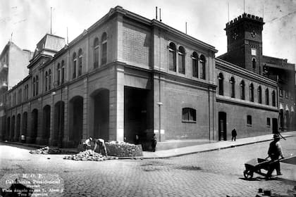 La esquina de Alem y pasaje Tres Sargentos en el año 1900