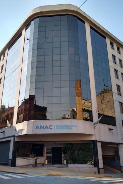La fachada del edificio de la ANAC ubicado en Balcarce 290
