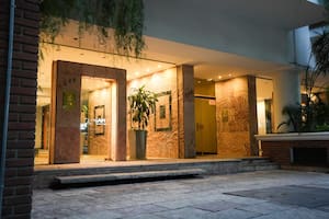 El hijo de una de las financistas fue quien reservó el departamento que después compró Adorni