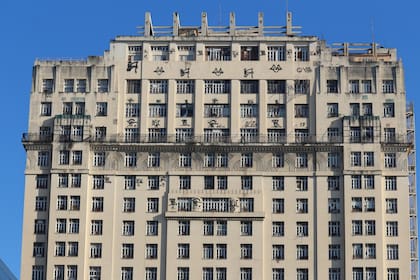 La fachada del edificio diseñado por el francés Joseph Gire