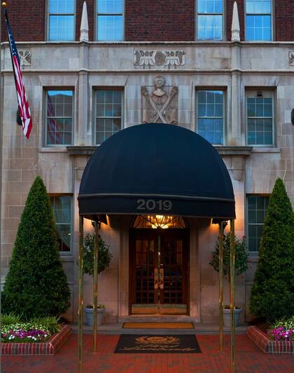 La fachada del hotel Lombardy