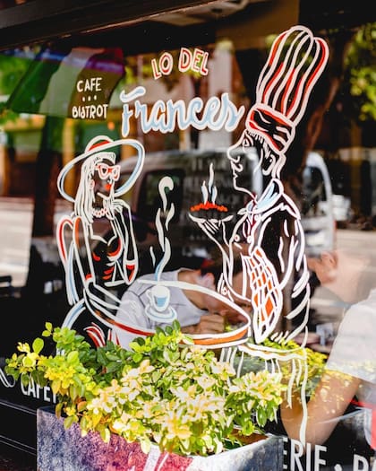 La fachada del local, muy parisina.