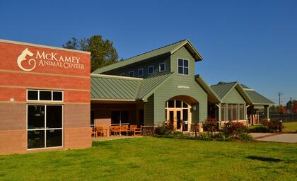 La fachada del McKamey Animal Center donde Big Mac pasó 11 meses hasta que finalmente fue adoptado