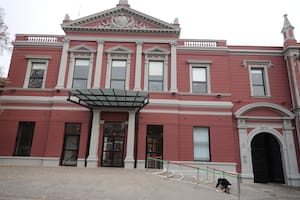 La fachada del Recoleta recuperó finalmente su color original