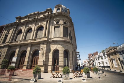 La fachada del Teatro Municipal de San Nicolás