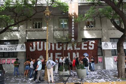 La fachada del Tribunal Nacional del Trabajo, intervenido por la Unión de Empleados Judiciales de la Nación