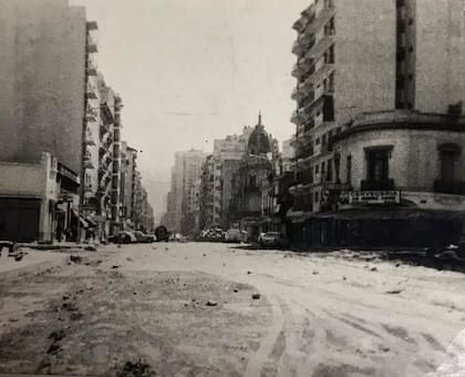 La fachada del Varela en 1968, cuando llegó el asfalta a la esquina de la entonces avenida Canning