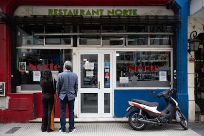 La fachada, sobre la calle Talcahuano