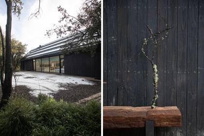 La fachada tiene techo a dos aguas para que la nieve se deslice y una simplicidad en las líneas que se asocia con eso que desde siempre llamamos “hogar. Detalle del revestimiento exterior de madera quemada.