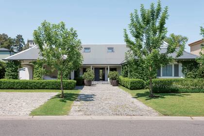 La fachada tiene una clara inspiración en las construcciones norteamericanas.