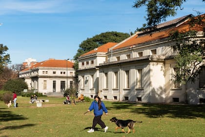 La Facultad de Agronomía y Veterinaria le da identidad al barrio.