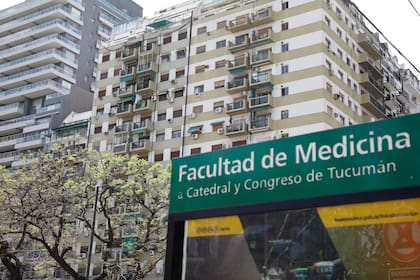 La Facultad de Medicina de la UBA frente a la Plaza Houssay genera interesados hasta en la zona de Once y Abasto