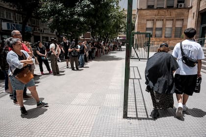 La Facultad de Odontología de la UBA atiende hasta fin del mes próximo en tres turnos