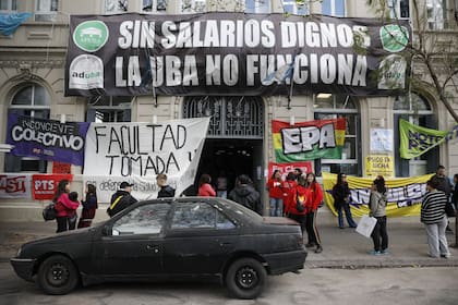 La facultad de Psicología fue uno de los puntos desde donde partieron estudiantes y docentes