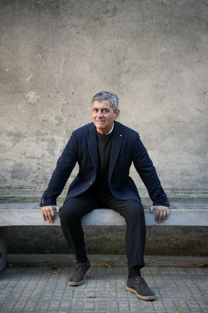 "La falta de avance tecnológico nos pone en una situación de privilegio a aquellos que estamos acostumbrados a leer expedientes de más de cien años",dice Daniel Balmaceda
