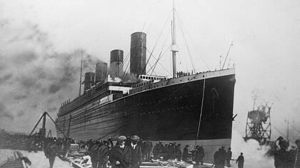 El titanic se hundió en 1912; era su viaje inaugural, entre Southhampton, Reino Unido, y Nueva York, Estados Unidos