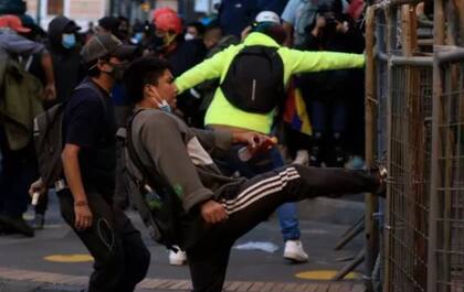 La falta de empleo y el costo de vida aparecen entre las problemáticas denunciadas por los manifestantes.