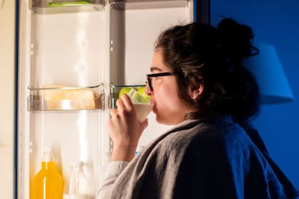 La falta de sueño provoca mayor apetito y tendencia a dormir más tarde, según investigadores