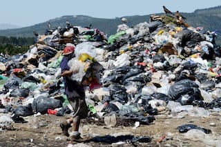 Presentan tres proyectos para reconvertir el basural de la ciudad, uno de los más contaminantes del mundo