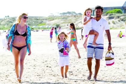 La familia a pleno deja la playa