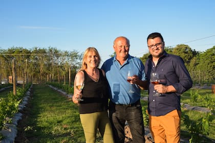 La familia Achilli está al frente de la Bodega Nueva Corinema.