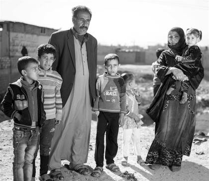 La familia Ahmed, una de las que logró escapar del régimen de EI en Mosul