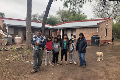 El pago de la AUH busca garantizar la escolaridad y controles de salud de los niños