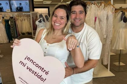 La familia aseguró que la pareja entregó sus documentos y, tras la revisión, escuchó la frase que lo cambió todo: “Lo siento, pero están detenidos”