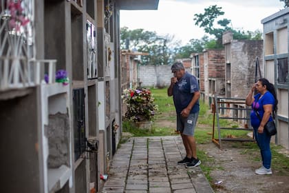 La familia Avellaneda sufrió la pérdida de Hilda Flores por dengue, y la despiden en el cementerio de Campo Santo, a 60 km de Salta 