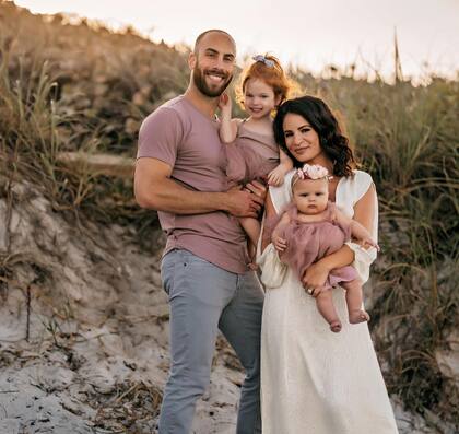 La familia Bass muestra constantemente aspectos de su vida familiar en redes sociales