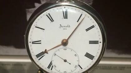 La familia Belville utilizó este reloj, fabricado por John Arnold, para registrar la hora y compartirla.