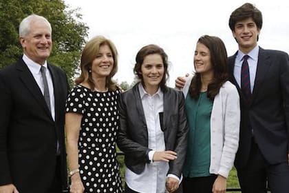 La familia completa. Edwin Schlossberg, Caroline, Rose, Tatiana y Jack.