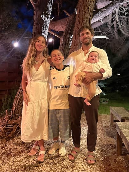 La familia completa para la foto de Año Nuevo