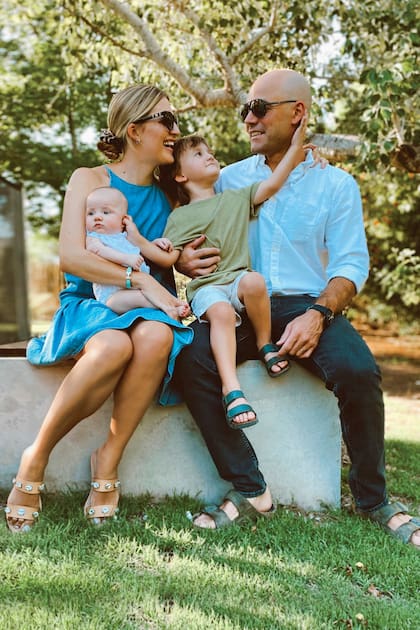 La familia completa. Paula y Rulo se casaron en octubre de 2016. Él es polista, como su papá, y ella es odontóloga. “Estamos felices con Nieves, y Ernestito es el mejor hermano mayor, ¡la ama!”, asegura Paula.