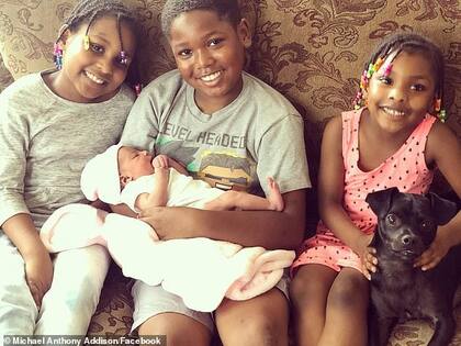 La familia con la nueva integrante, ya en casa