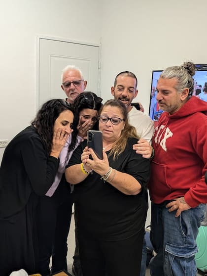 La familia Cunio en el momento del primer diálogo con dos de sus integrantes, liberados después de permanecer cautivos de Hamás durante dos años