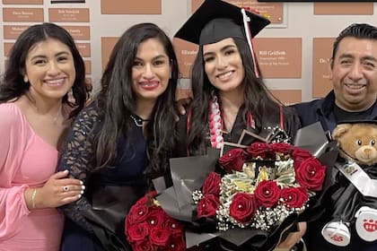 La familia de cinco personas vivía en un pequeño departamento y montaba el puesto cada fin de semana