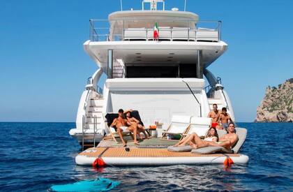 La familia de CR7 también invitó amigos a su yate