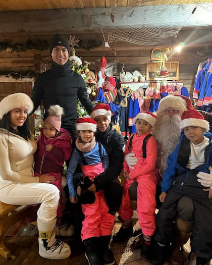 La familia de Cristiano Ronaldo se vistió para la ocasión en visperas a la Navidad
